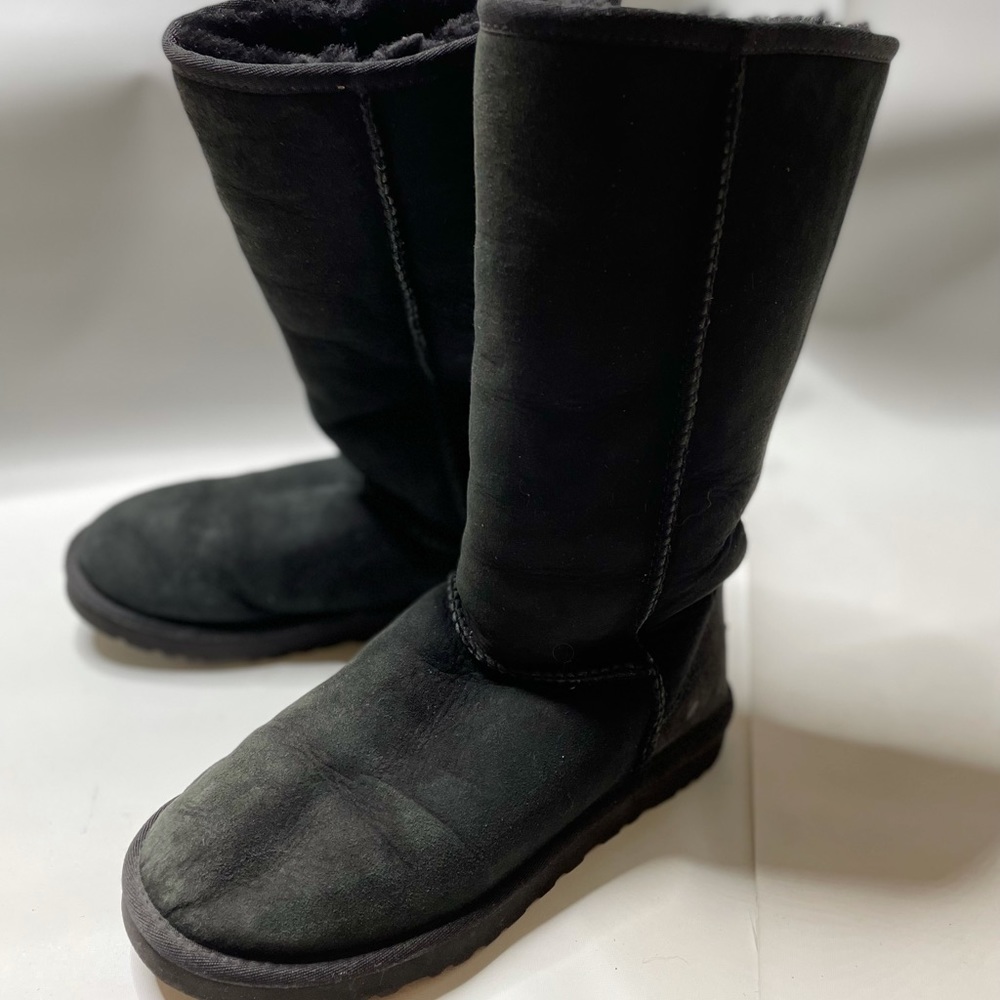 UGG ‘classic tall’ boots in black.